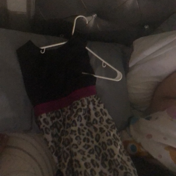 This has not been worn - Picture 4 of 4